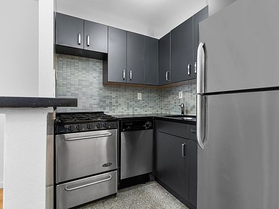 3rd image of 540 W 50th St APT 5B