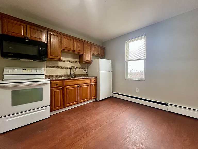 2707 Strachan Ave #2 — Photo 2