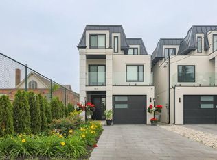 105 10th St, Toronto, ON M8V 3E9