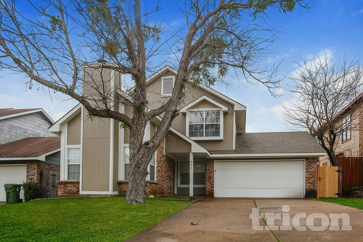 Building Photo - 822 Foxridge Dr