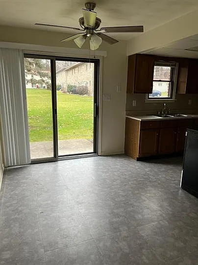 Arbor Manor — Photo 22