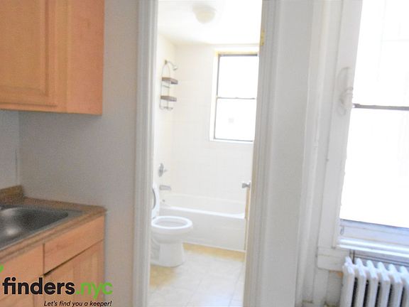 4th image of 208 Willis Ave APT 2S