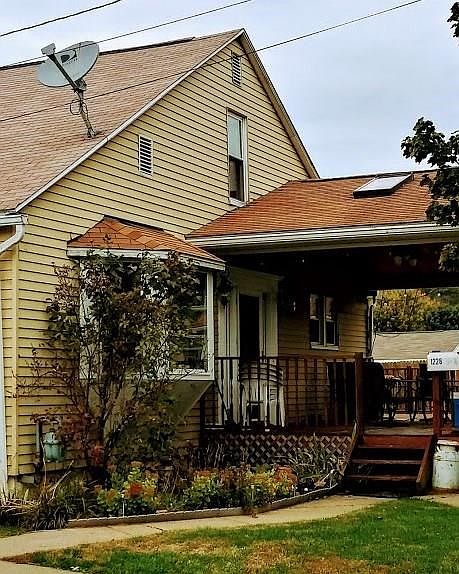 WELCOME HOME to 1228 Washington!