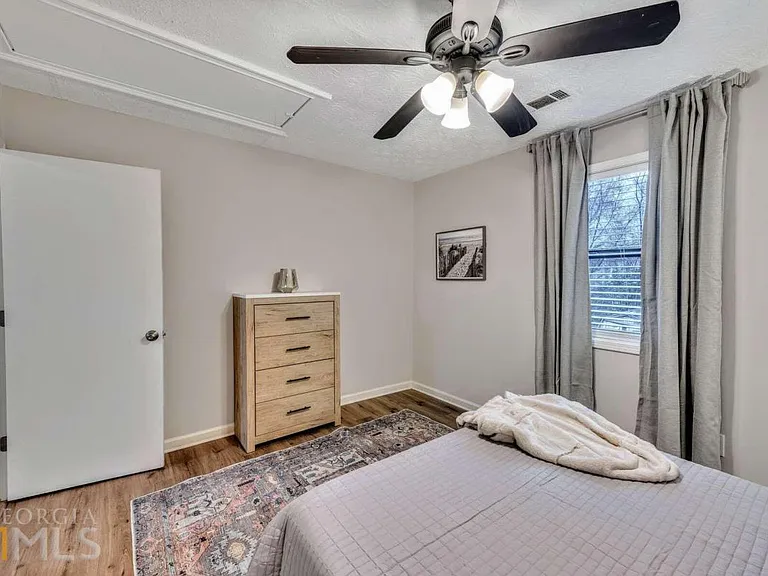 210 Booth Rd SW #B — Photo 17
