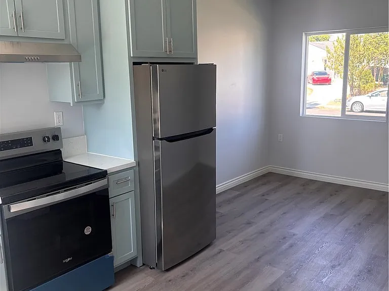 10133 Kester Ave — Photo 9