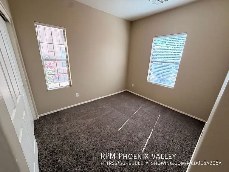 2517 S 116th Ave — Photo 14
