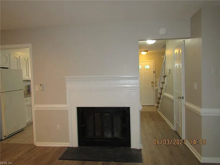 17 Colonial Way — Photo 7