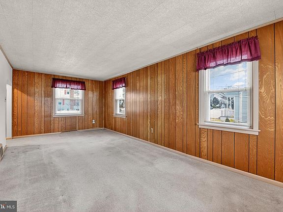 4th image of 825 Bellefonte Ave