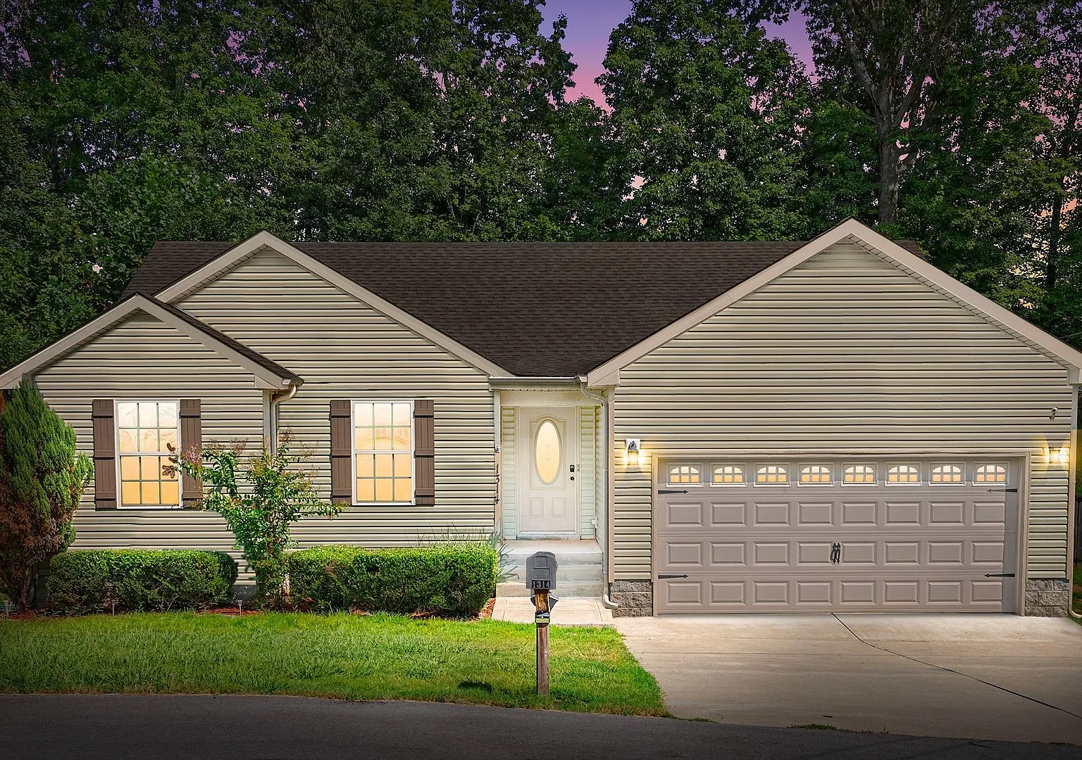 1314 Hand Drive — Photo 1