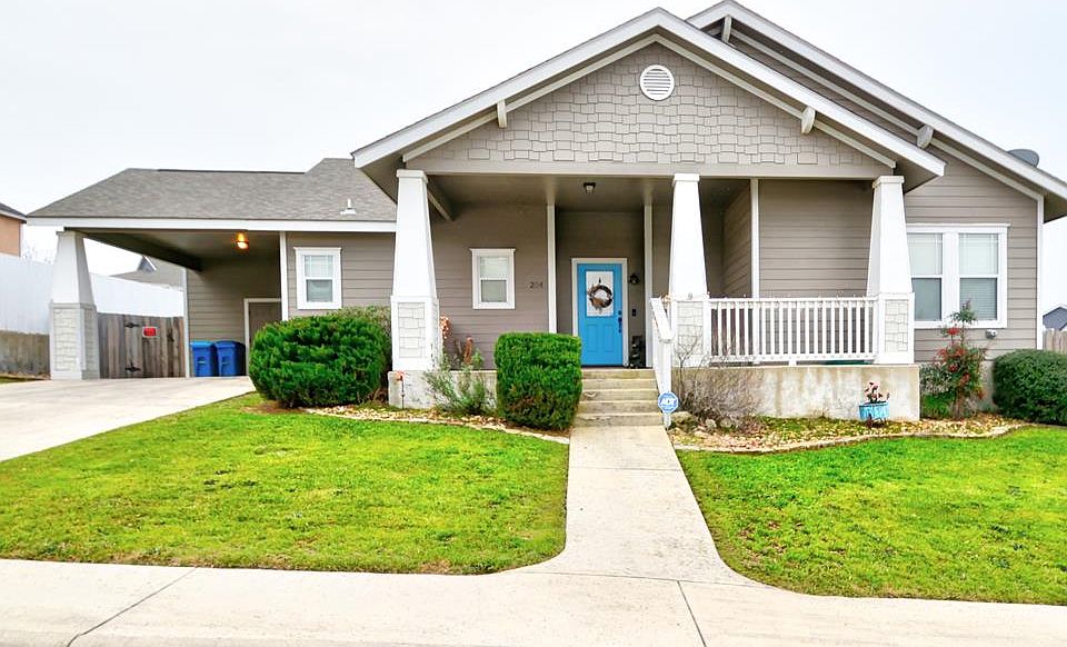 1st image of 204 N Ivy Ln