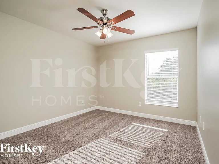 3319 40th St SW — Photo 11