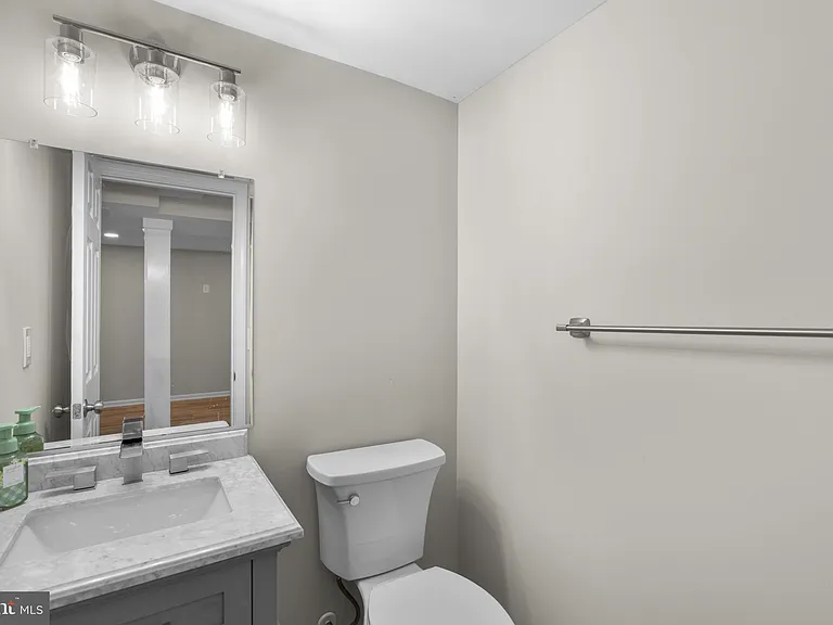 1043 Debbie Ave — Photo 35