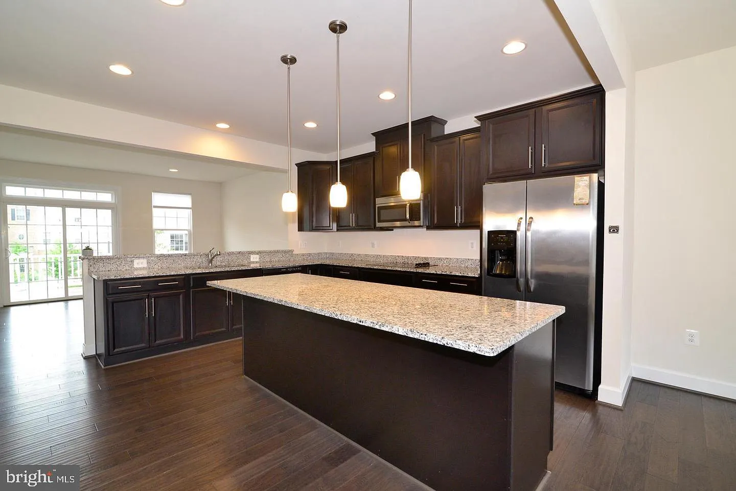 4 bed, 3.5 bath, 2300 sqft, $3,300 — Photo 3