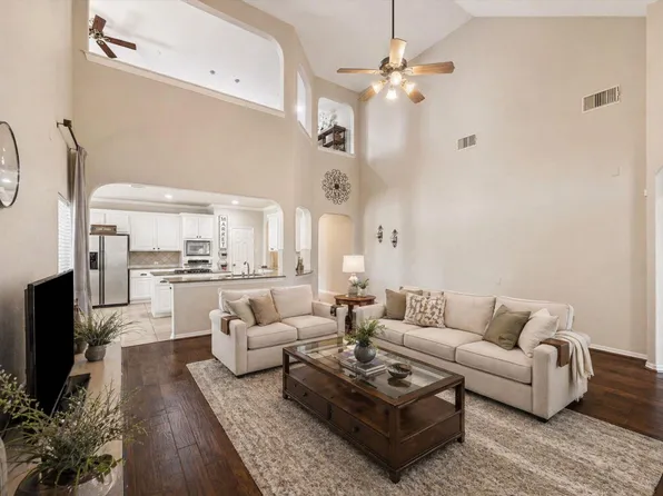 2202 Summer Wind Dr, Sugar Land, TX 77479