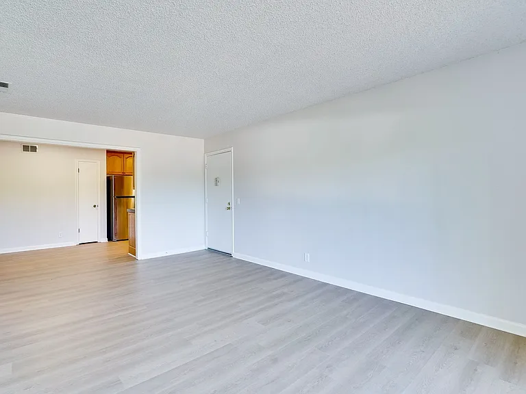 781 N Fair Oaks Ave #6 — Photo 6