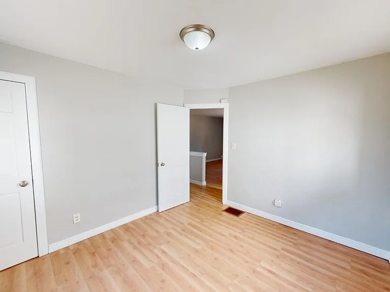 388 S Powell Ave — Photo 14