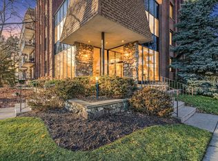 5200 Oakton St APT 403, Skokie, IL 60077