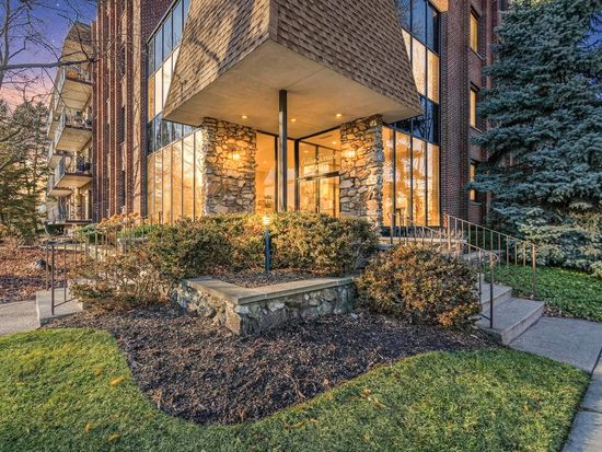 5200 Oakton St APT 403, Skokie, IL 60077