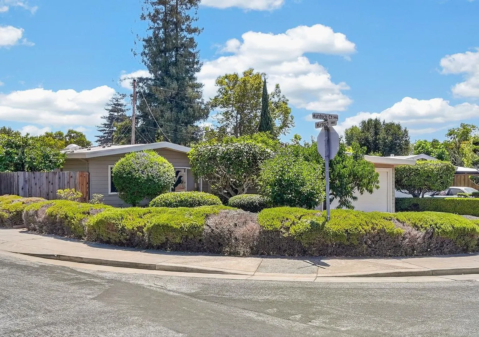 Updated 4BR Palo Alto Home with Central A/C & Two Private Outdoor Spaces — Photo 2