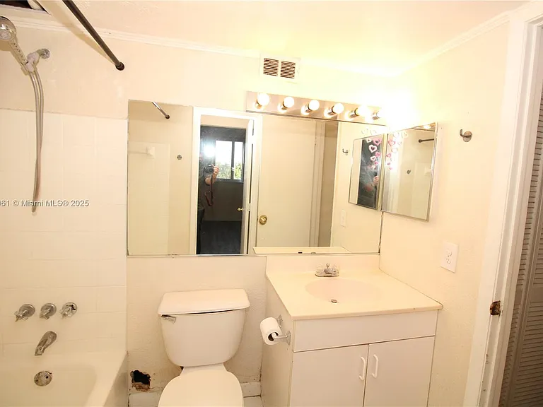 1251 NE 108th St #312 — Photo 6