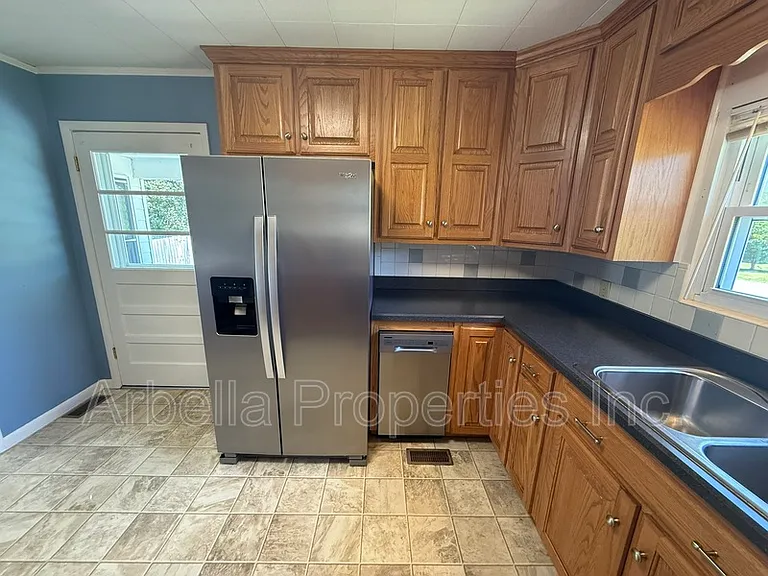 2239 Buckingham Rd — Photo 12