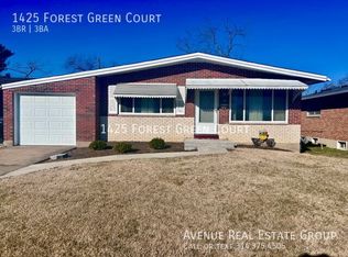 1425 Forest Green Ct, Saint Louis, MO