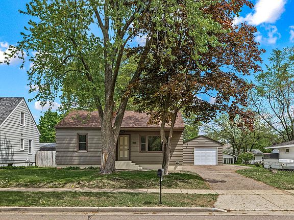 2nd image of 3161 Venus Ave