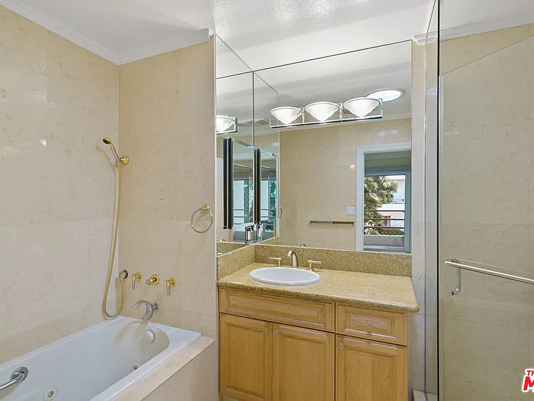 1131 Alta Loma Rd #602 — Photo 17