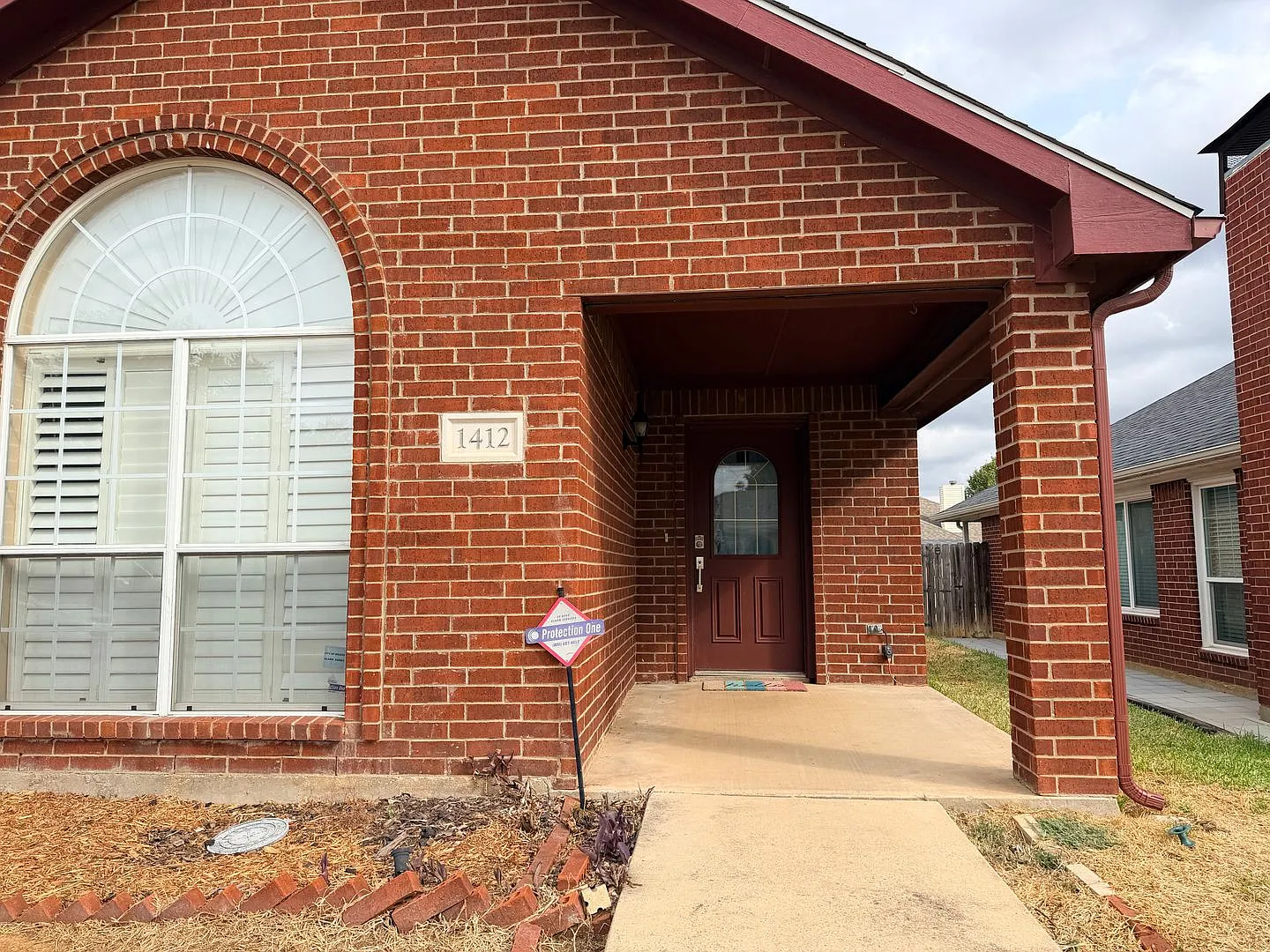 Charming and Spacious 3-Bedroom Home in Prime Euless Location — Photo 4