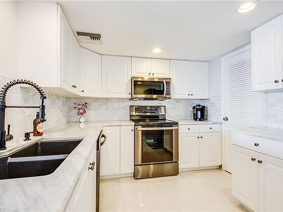 2nd image of 1900 Clifford St APT 307