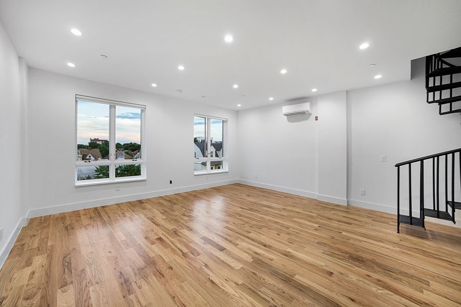 1st image of 860 E 35th St #4