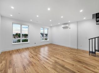 860 E 35th St #4, Brooklyn, NY 11210