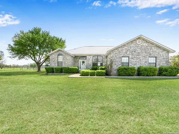 282 oak springs, Seguin, TX 78155