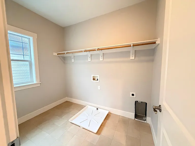 28172 SW Iceland Ave — Photo 8