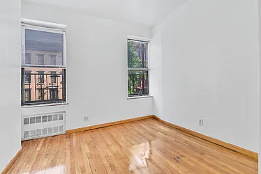 Rented by R New York