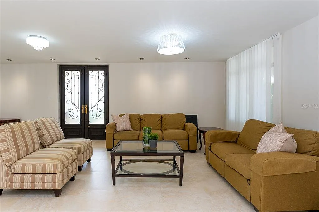 7 bed, 9.0 bath, 4800 sqft, $13,000 — Photo 3