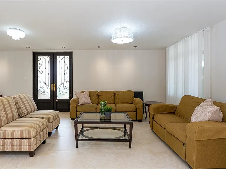 254 Sabanera — Photo 3