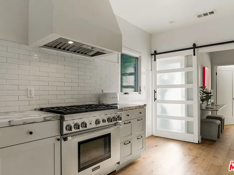 327 N Edinburgh Ave — Photo 24