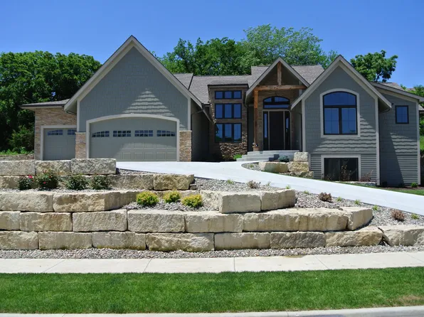 225 Landon Ct, Lawrence, KS 66049