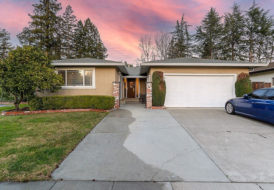1st image of 944 Daffodil Way
