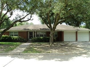 801 Rosewood Dr, Baytown, TX 77520