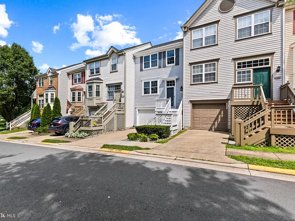 106 Hackley Ct