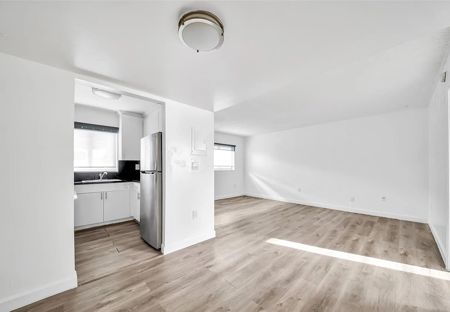 1 bed, 1000 sqft, $1,975 — Photo 2
