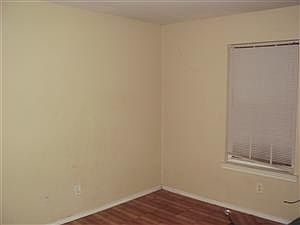2nd image of 2415 Kahn St
