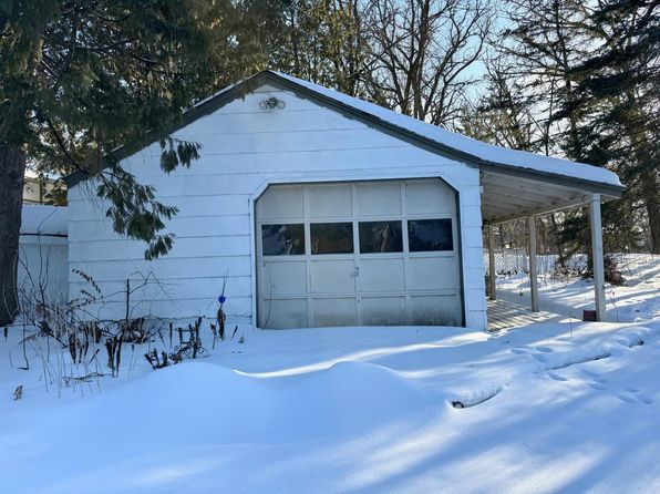 315 3rd Ave NE, Roseau, MN 56751