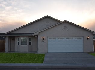 952 Peachcrest Dr, Pueblo, CO 81005