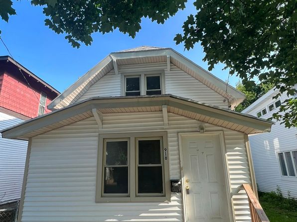 918 Logan St SE