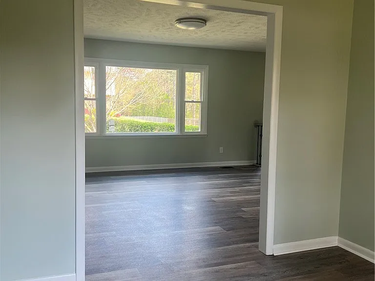 1215 Patrick Dr — Photo 11