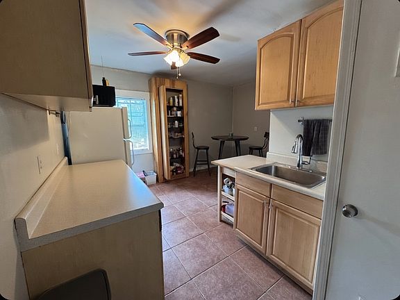 5th image of 304 Glen Iris Dr NE APT C