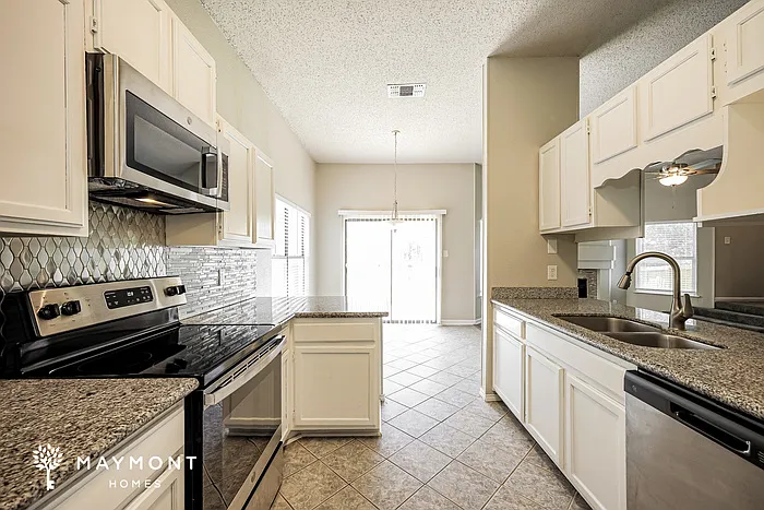 9710 Dugas Dr — Photo 9